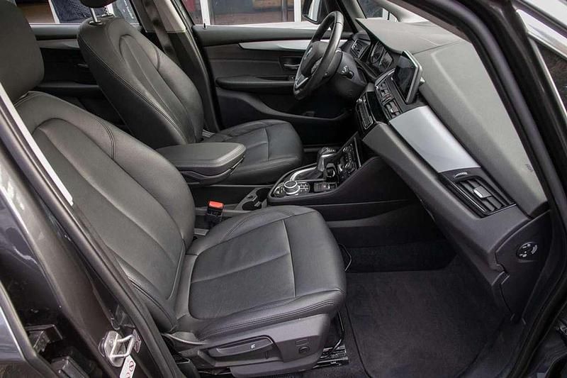 Gebraucht BMW 225 Active Tourer 220 PS (161 kW) 2021 Mineralgrau metallic Van / Kleinbus