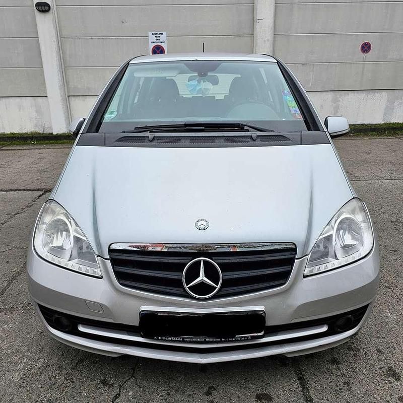 Polarsilber metalliclack Gebraucht 2010 Mercedes A180 Kleinwagen | 2.290 € (Superpreis) - Bild 1/4