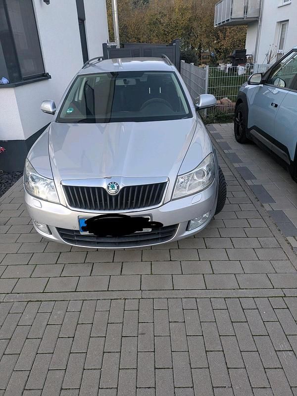 Silber Gebraucht 2012 Skoda Octavia Kombi | 4.600 € (Fairer Preis) - Bild 1/4