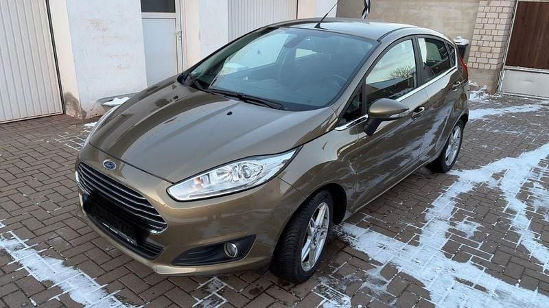 Gebraucht Ford Fiesta Titanium 125 PS (91 kW) 2014 Braun Limousine