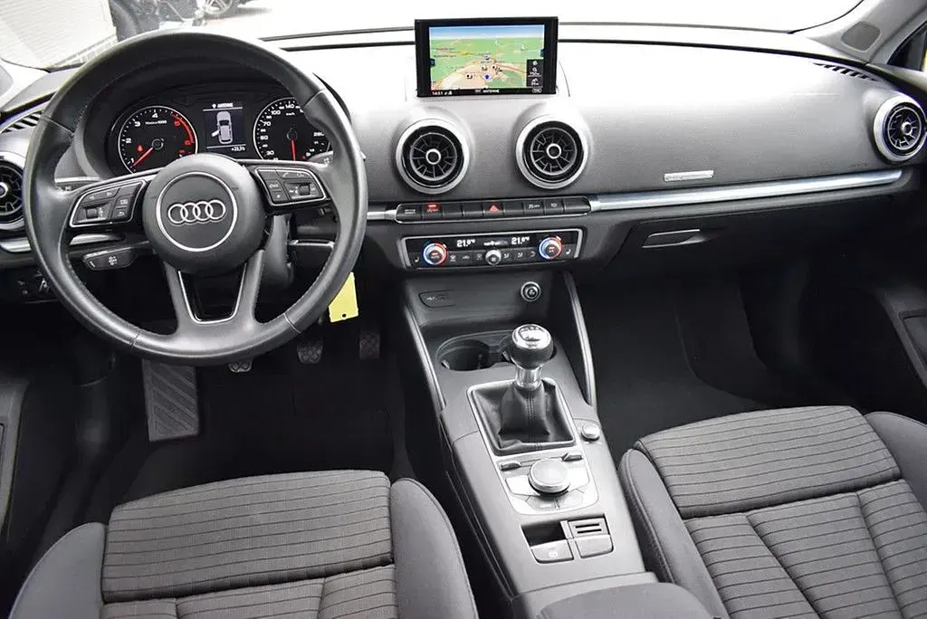 Gebraucht Audi A3 Sport 116 PS (85 kW) 2019 Grau Limousine