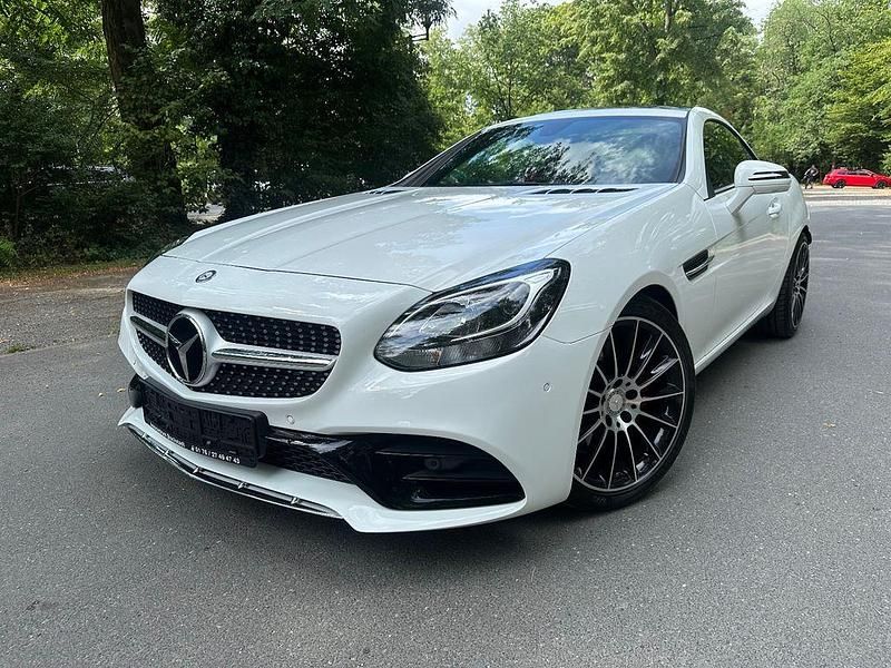 Weiß Gebraucht 2016 Mercedes SLC200 AMG line Cabrio | 28.890 € (Etwas zu teuer) - Bild 1/4
