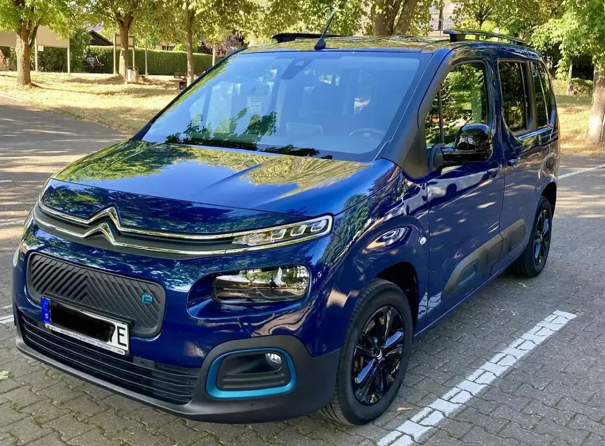 Gebraucht Citroën Berlingo 100 kW (136 PS) 2023 Blau Van / Kleinbus