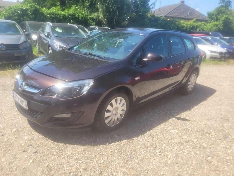 Gebraucht Opel Astra Edition 140 PS (102 kW) 2013 Braun Kombi