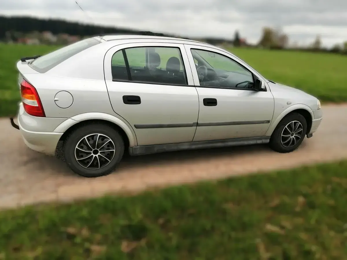Gebraucht Opel Astra 75 PS (55 kW) 1999 Silber Kombi