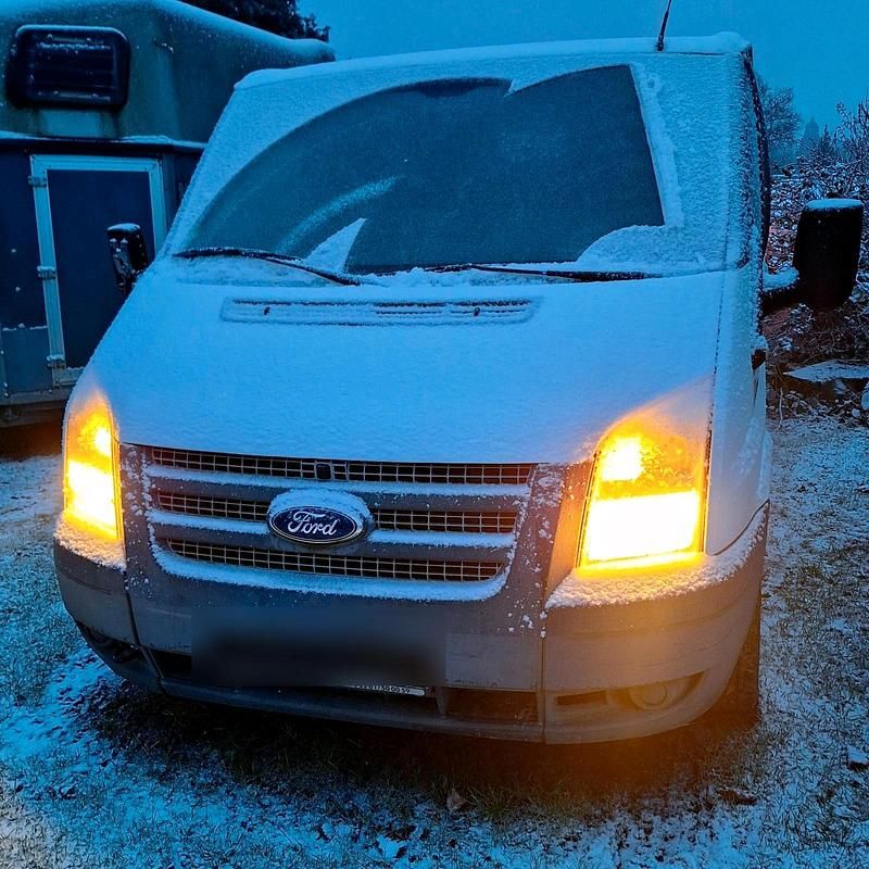 Weiß Gebraucht 2011 Ford Transit | 1.950 € (Superpreis) - Bild 1/4