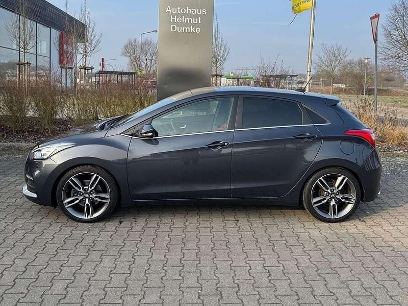 Jet black / met Gebraucht 2015 Hyundai i30 Sport Kleinwagen | 11.800 € (Teuer) - Bild 1/4