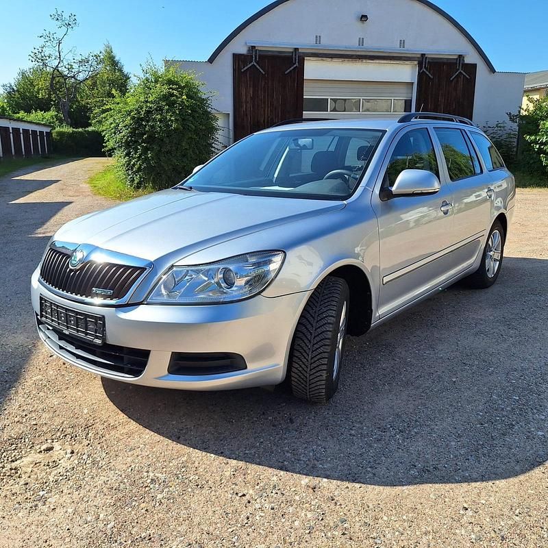 Gebraucht Skoda Octavia 105 PS (77 kW) 2011 Silber Kombi
