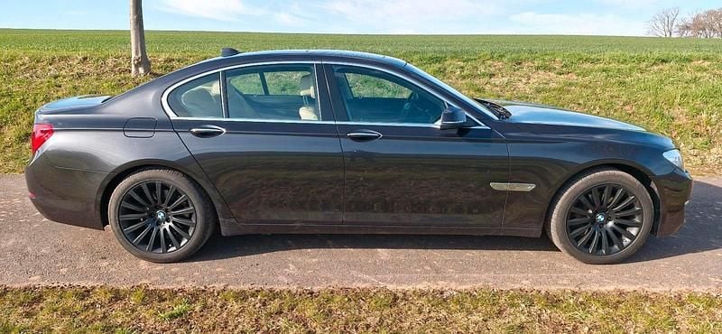 Second-hand BMW 730 258 CP (189 kW) 2013 Andere farben Berlinǎ