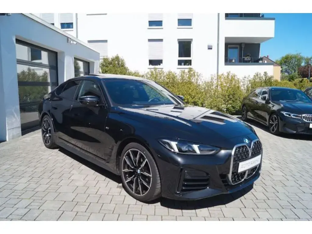 Gebraucht BMW 420 Coupé Sport Line 190 PS (139 kW) 2025 Saphirschwarz (metallic) Coupé