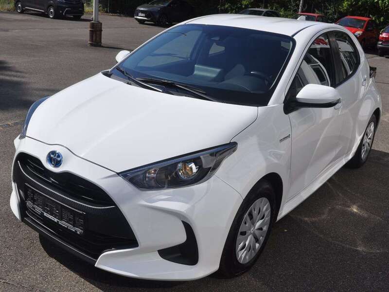 Super (pure) white ii Gebraucht 2021 Toyota Yaris Hybrid Business Edition Kleinwagen | 16.950 € (Fairer Preis) - Bild 1/4