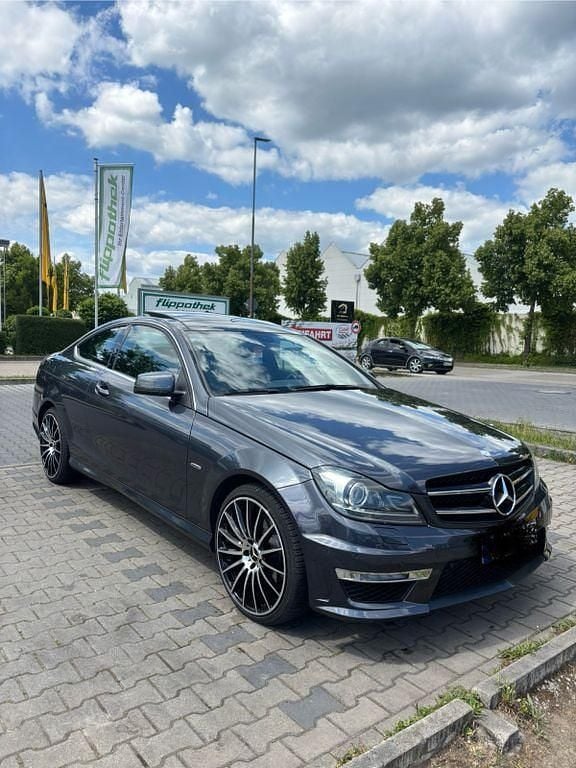Grau Gebraucht 2014 Mercedes C200 AMG line Coupé | 13.500 € (Guter Preis) - Bild 1/4