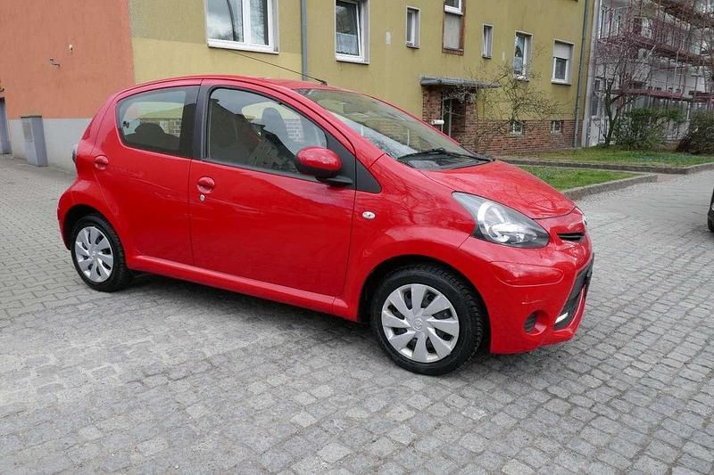 Gebraucht Toyota Aygo Cool 68 PS (50 kW) 2014 Rot Kleinwagen