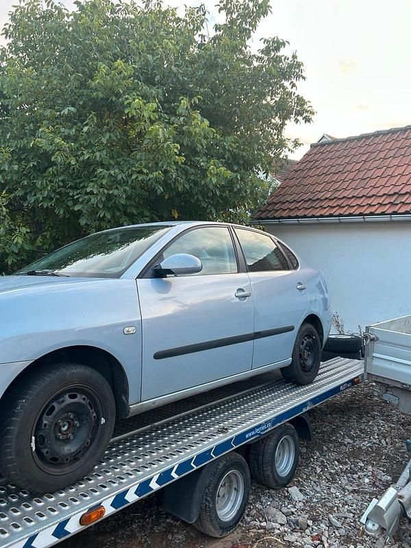 Gebraucht Seat Cordoba 100 PS (73 kW) 2003 Blau Kleinwagen