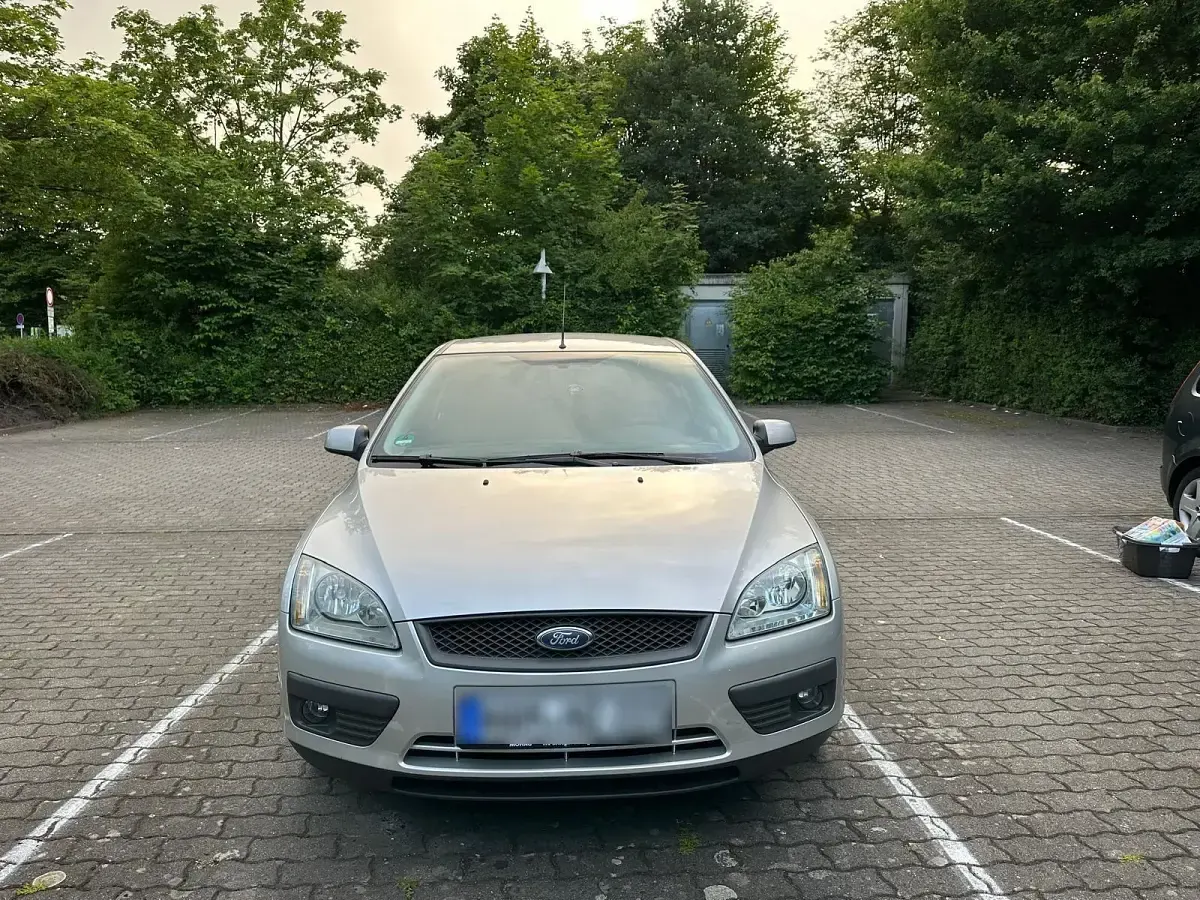 Gebraucht Ford Focus 101 PS (74 kW) 2006 Silber Kleinwagen