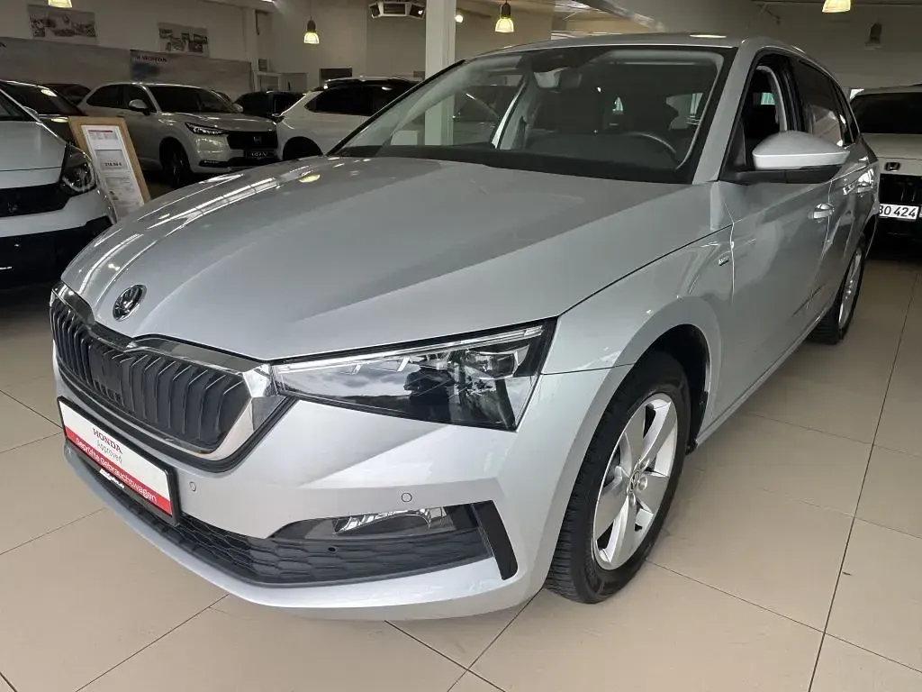Gebraucht Skoda Scala Clever 110 PS (80 kW) 2021 Silber Kleinwagen