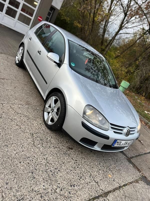 Silber Gebraucht 2004 VW Golf V Kleinwagen | 2.000 € (Guter Preis) - Bild 1/4