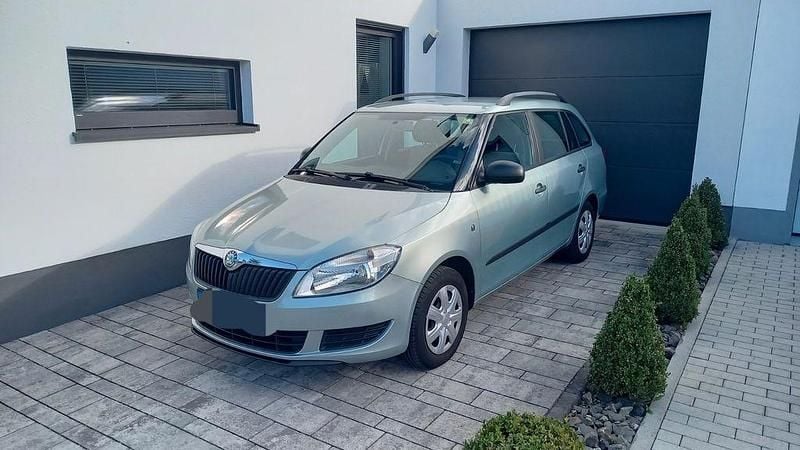 Silber Gebraucht 2010 Skoda Fabia Kombi | 2.990 € (Guter Preis) - Bild 1/4