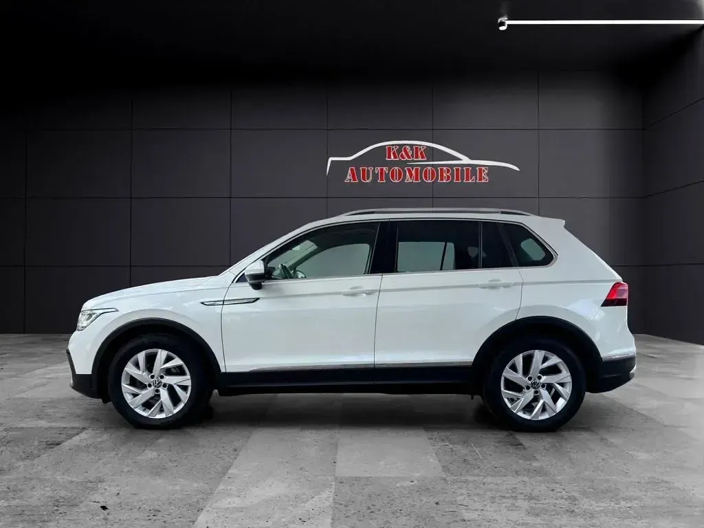 Gebraucht VW Tiguan Elegance 150 PS (110 kW) 2023 Oryxweiß perlmutteffek (metallic) SUV