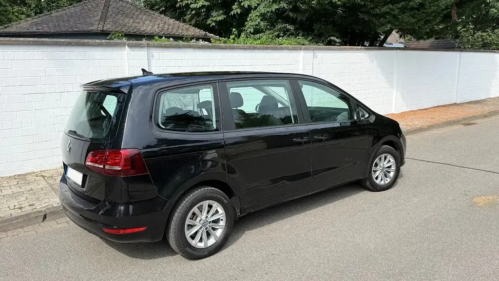 Gebraucht VW Sharan Trendline 150 PS (110 kW) 2016 Schwarz Van / Kleinbus