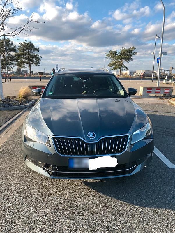 Gebraucht Skoda Superb 190 PS (139 kW) 2017 Grau Kombi