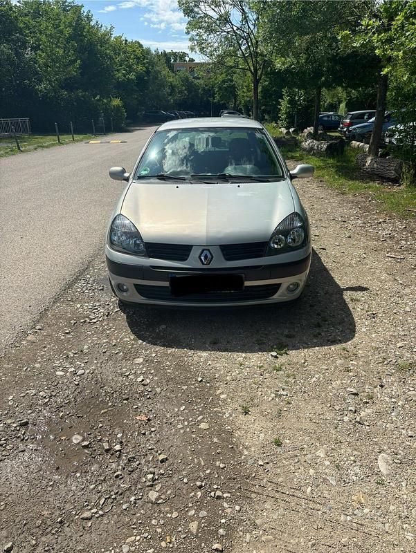 Grau Gebraucht 2003 Renault Clio II Kleinwagen | 1.450 € - Bild 1/4