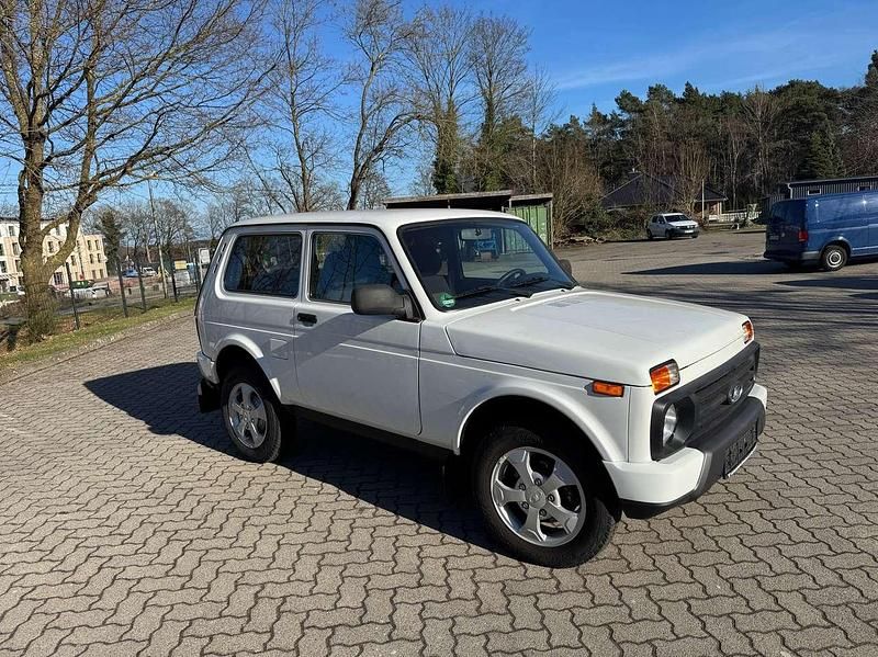 Gebraucht Lada Taiga 83 PS (61 kW) 2018 Weiß SUV