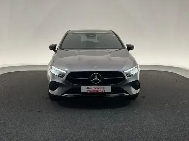 Gebraucht Mercedes A200 Progressive 163 PS (119 kW) 2023 Mountaingrau Limousine