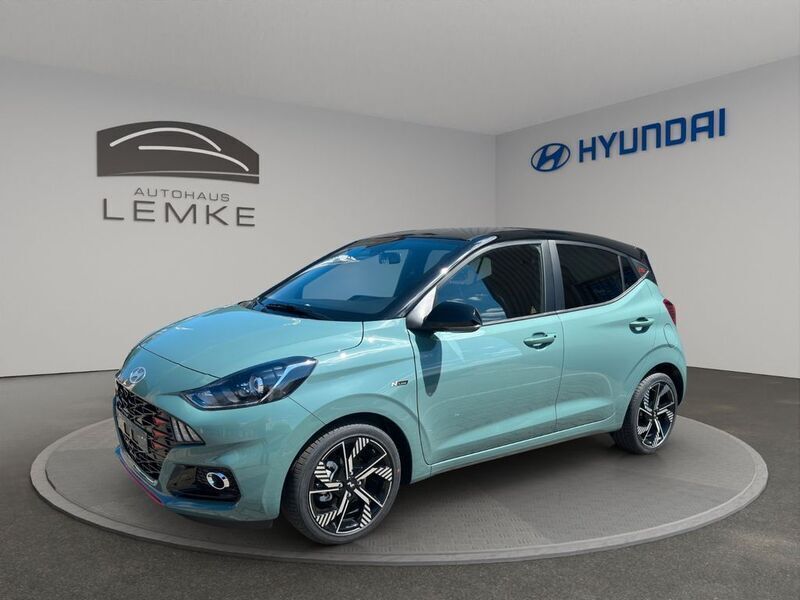 Neu Hyundai i10 N Line 90 PS (66 kW) 2025 Mangrove green/phantom black Kleinwagen