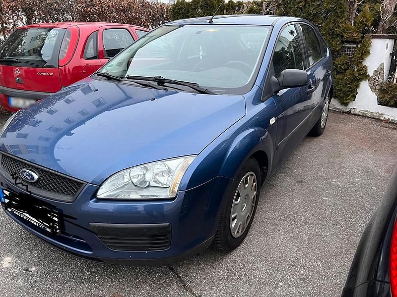 Gebraucht Ford Focus 105 PS (77 kW) 2005 Blau Kleinwagen