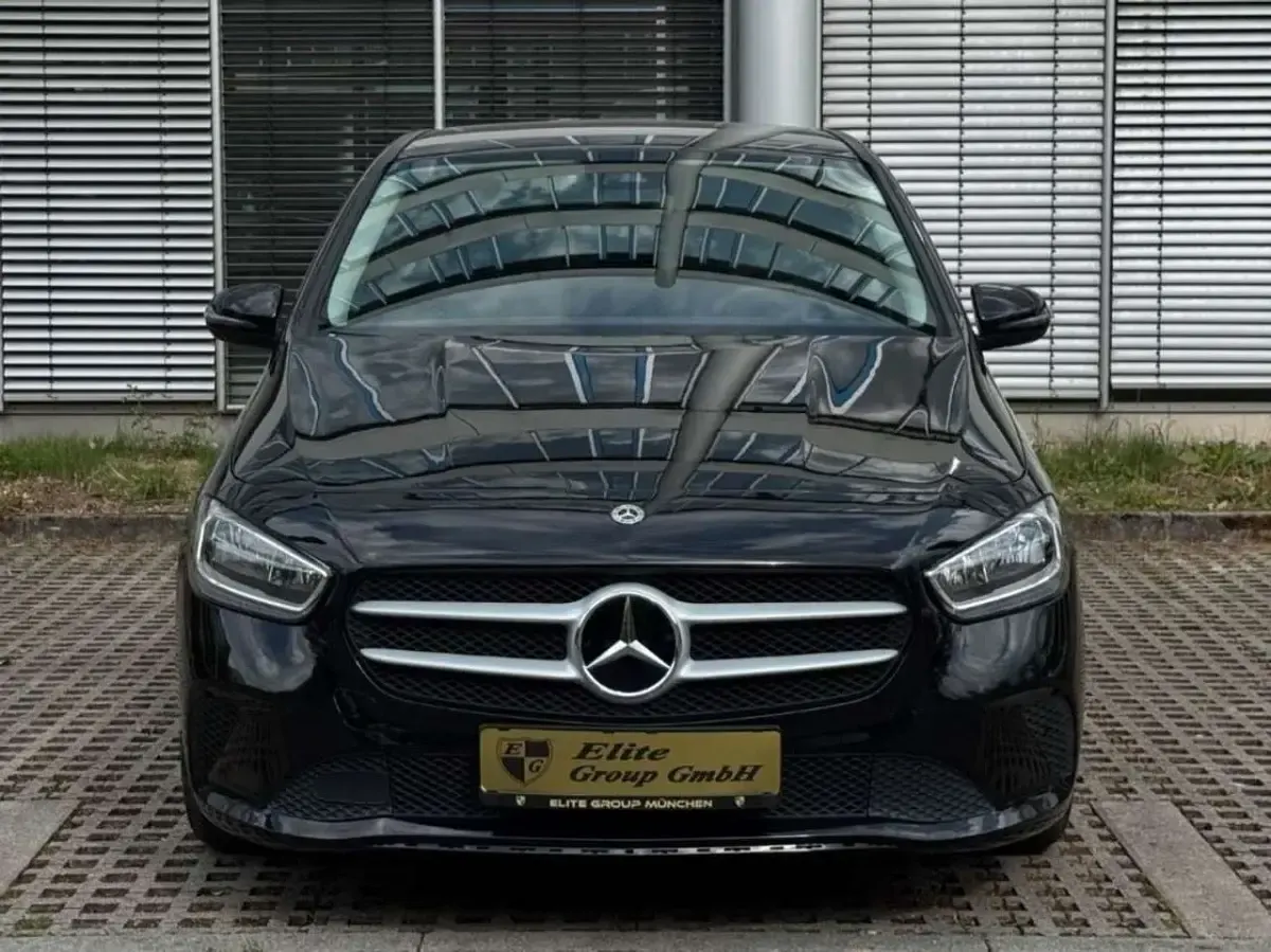 Gebraucht Mercedes B180 116 PS (85 kW) 2020 Schwarz Kleinwagen