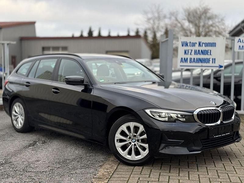 Schwarz Gebraucht 2022 BMW 318 Advantage Kombi | 19.900 € (Guter Preis) - Bild 1/4