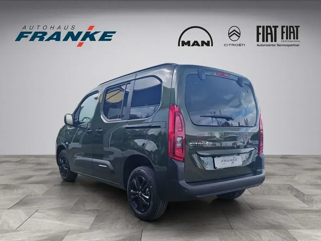 Neu Citroën Berlingo 131 PS (96 kW) 2026 Grün Van / Kleinbus