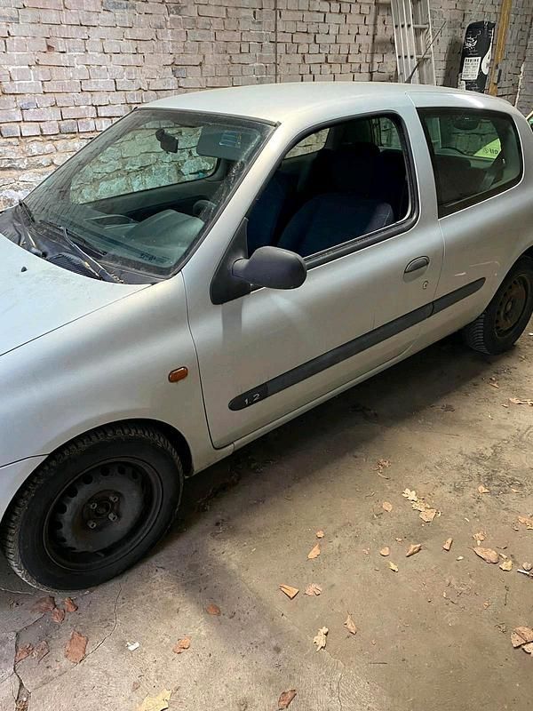 Gebraucht Renault Clio 58 PS (42 kW) 2002 Grau Coupé