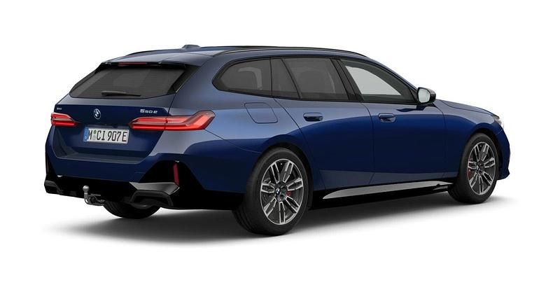 Gebraucht BMW 550e Comfort Edition 489 PS (359 kW) 2025 Blau Kombi