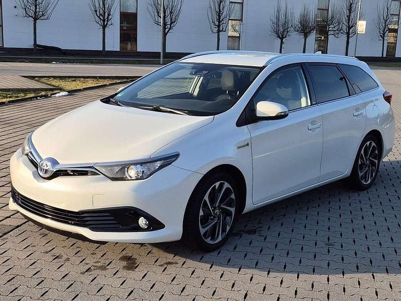 Gebraucht Toyota Auris Hybrid 135 PS (99 kW) 2016 Weiß Kombi