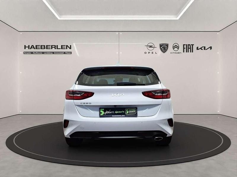 Gebraucht Kia Ceed Edition 7 101 PS (74 kW) 2022 Carraraweiss (metallic) Kleinwagen