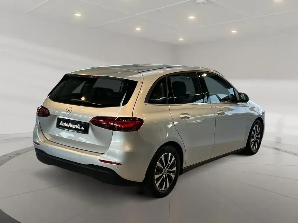 Gebraucht Mercedes B180 116 PS (85 kW) 2023 Silber Kleinwagen