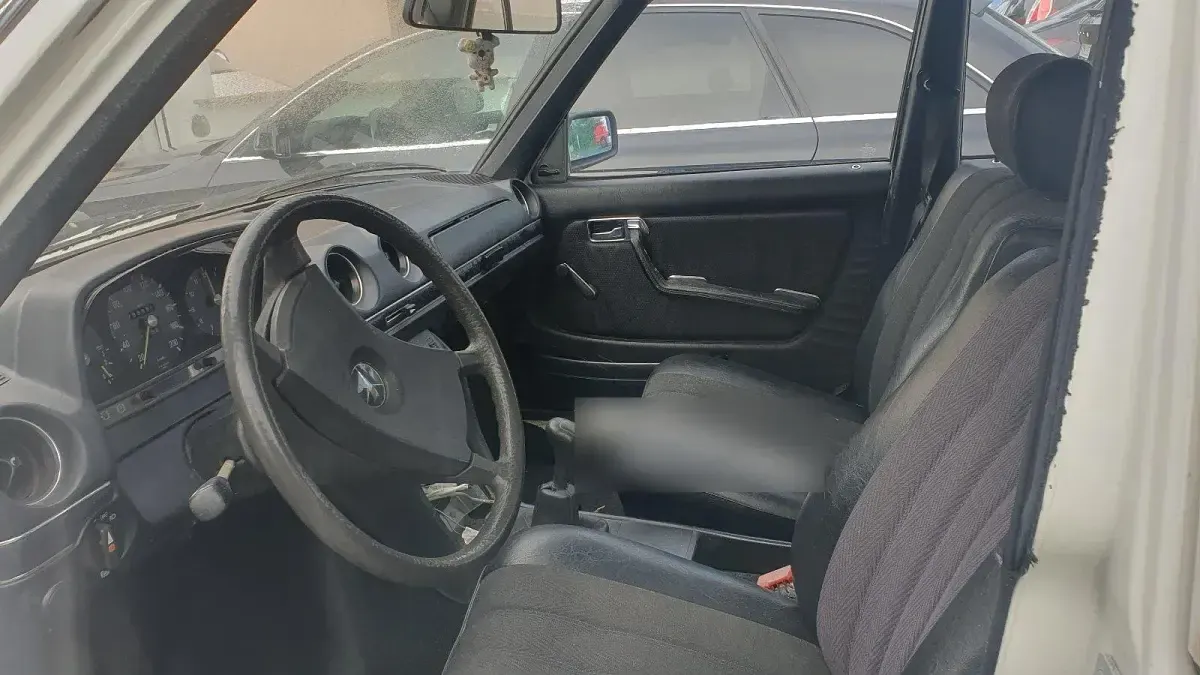 Gebraucht Mercedes 200 1982 Weiß Limousine