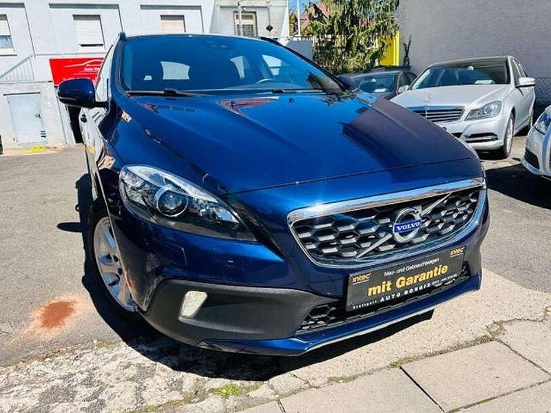 Gebraucht Volvo V40 CC Ocean Race 190 PS (139 kW) 2015 Ocean blue ii / metallic Kombi