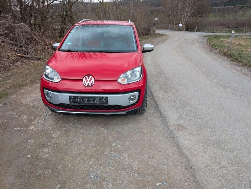 Gebraucht VW cross up! 75 PS (55 kW) 2013 Rot Kleinwagen