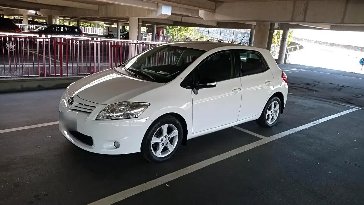 Gebraucht Toyota Auris 99 PS (72 kW) 2012 Weiß Limousine