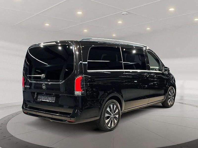 Gebraucht Mercedes V300 237 PS (174 kW) 2024 Obsidianschwarz metallic Van / Kleinbus