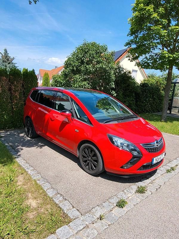 Rot Gebraucht 2013 Opel Zafira Van / Kleinbus | 5.600 € (Guter Preis) - Bild 1/4