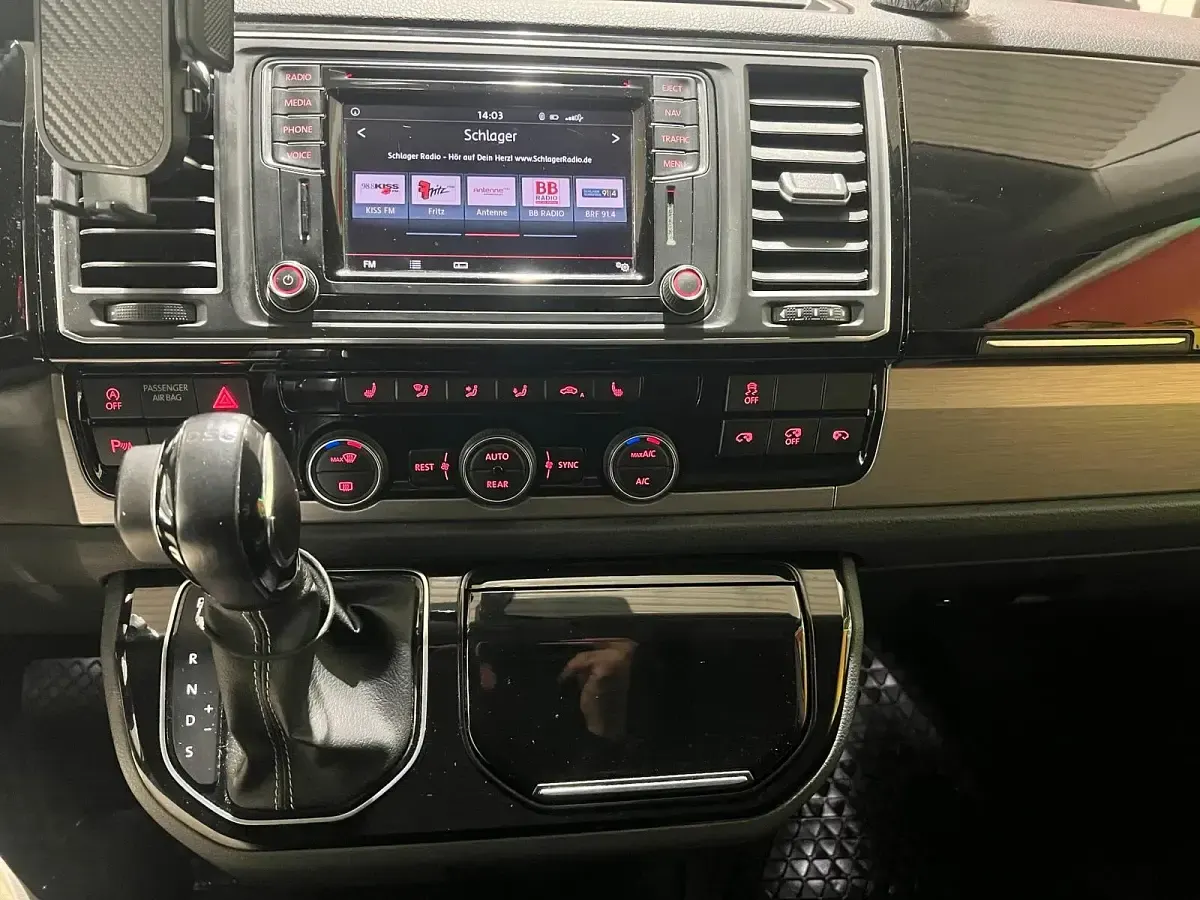 Gebraucht VW Multivan Edition 205 PS (150 kW) 2017 Weiß Van / Kleinbus