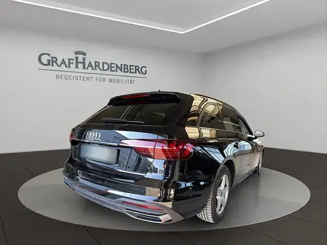 Gebraucht Audi A4 136 PS (100 kW) 2023 Brillantschwarz Kombi