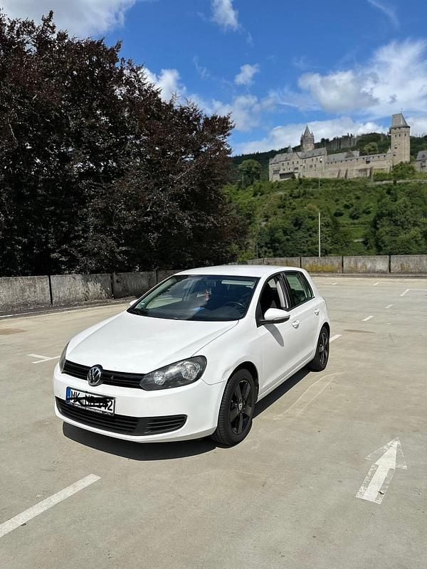 Weiß Gebraucht 2009 VW Golf VI Limousine | 3.990 € (Fairer Preis) - Bild 1/4
