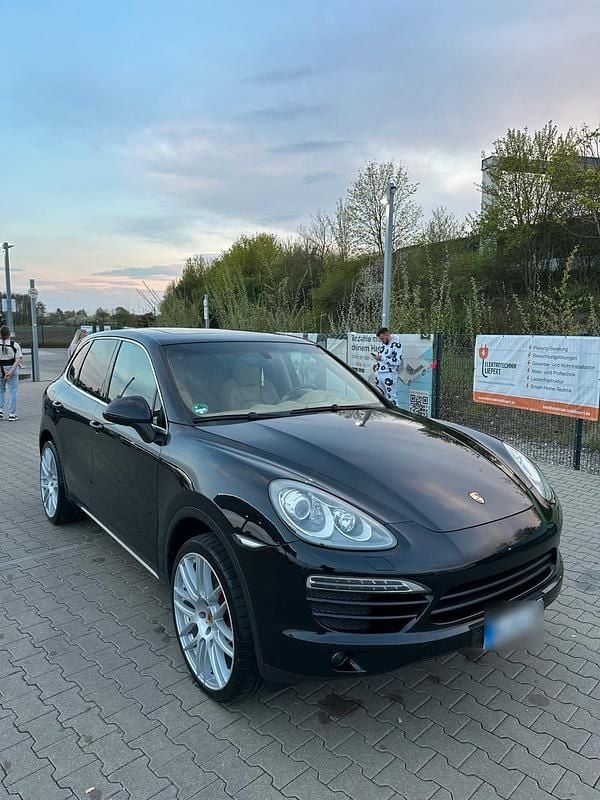 Second-hand Porsche Cayenne 300 CP (220 kW) 2011 Negru SUV