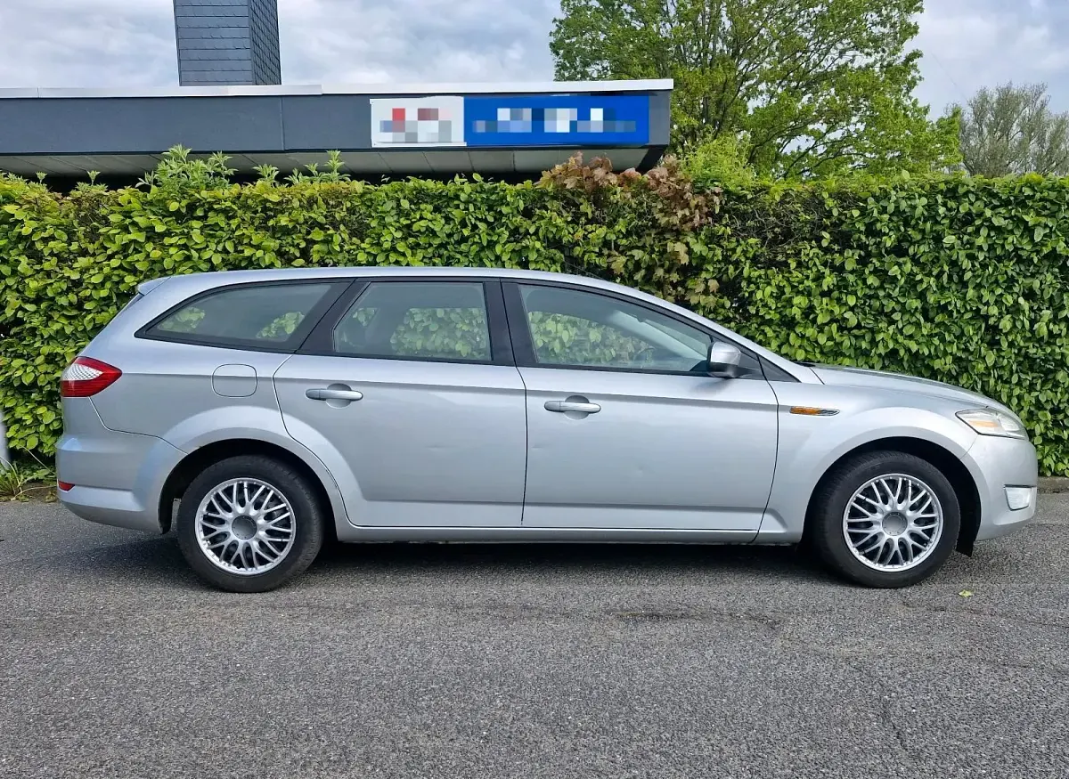 Gebraucht Ford Mondeo 125 PS (91 kW) 2007 Silber Kombi