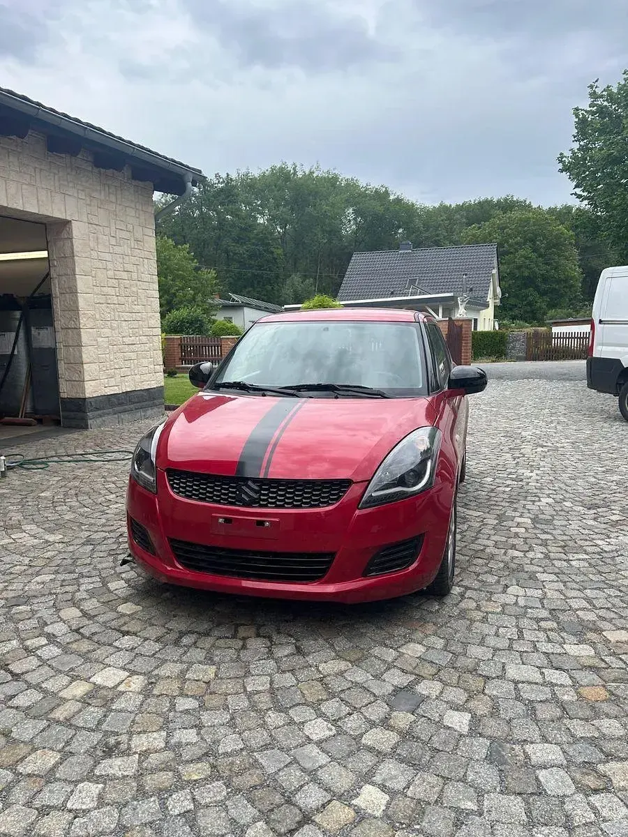 Gebraucht Suzuki Swift Comfort 94 PS (69 kW) 2013 Rot Kleinwagen